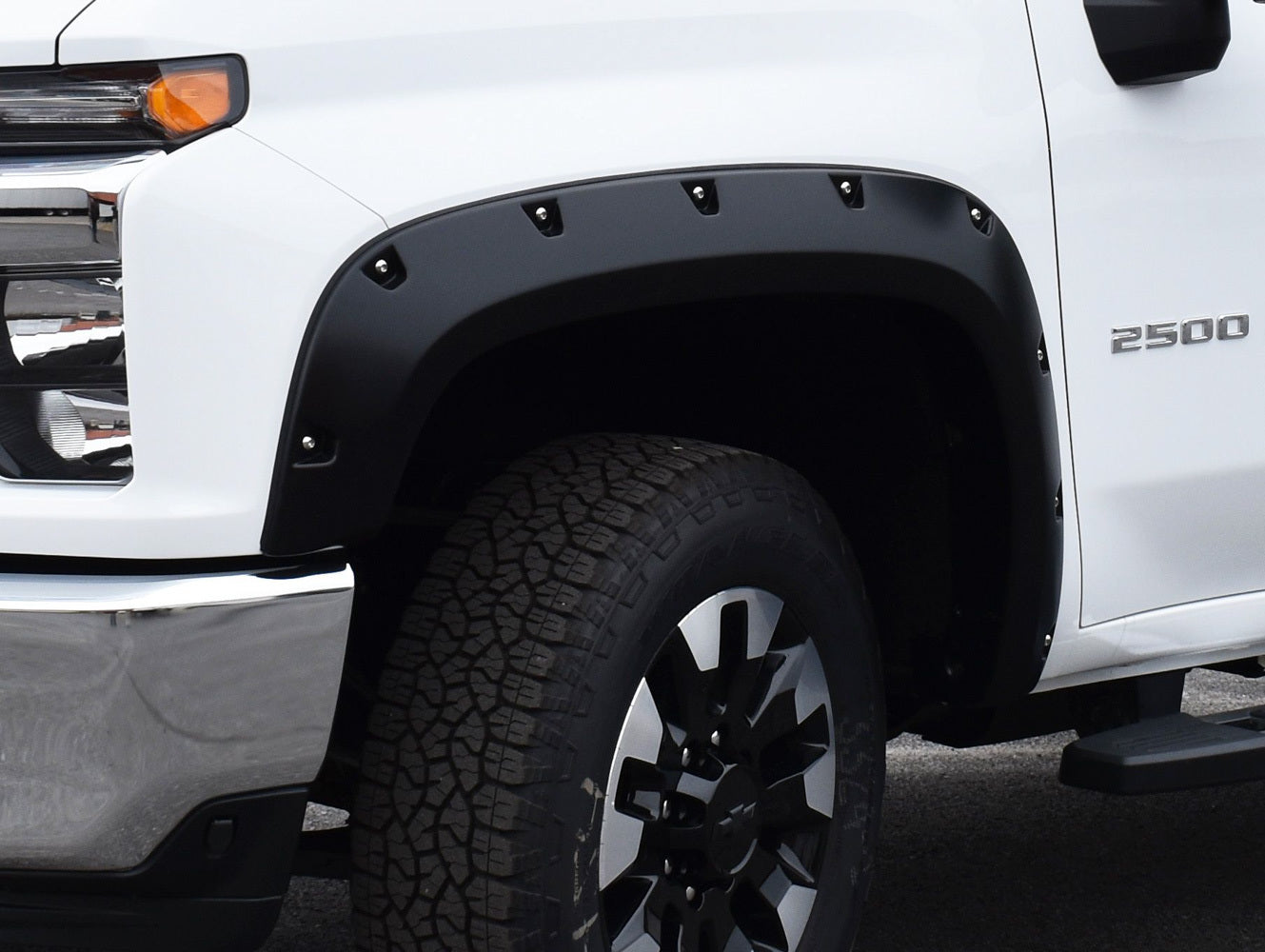 Bushwacker 20- GM P/U 2500HD Fend er Flares Pocket Style MPN BUS40982-02 For GM Fullsize Truck 2020