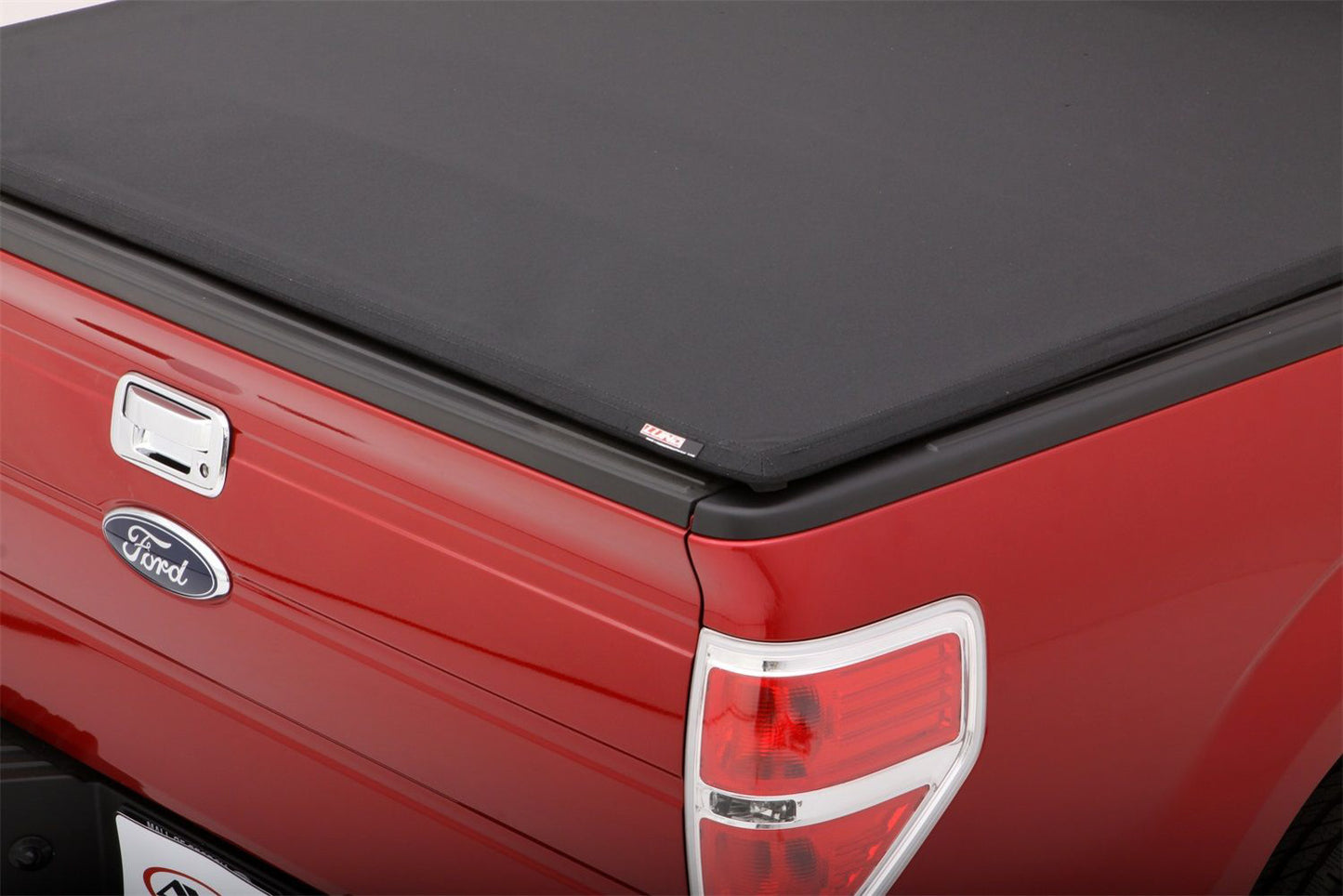 LUND 99- Ford F250 6.5' Bed Tonneau Cover LUN95850